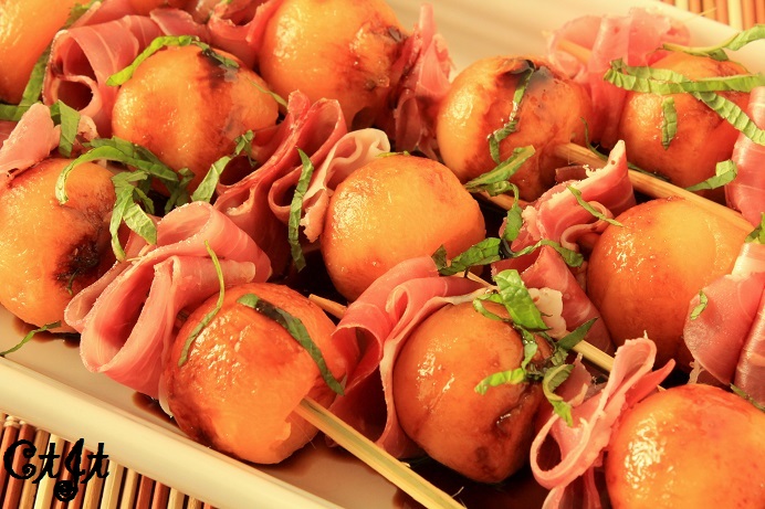 melon and prosciutto skewers with fig balsamic