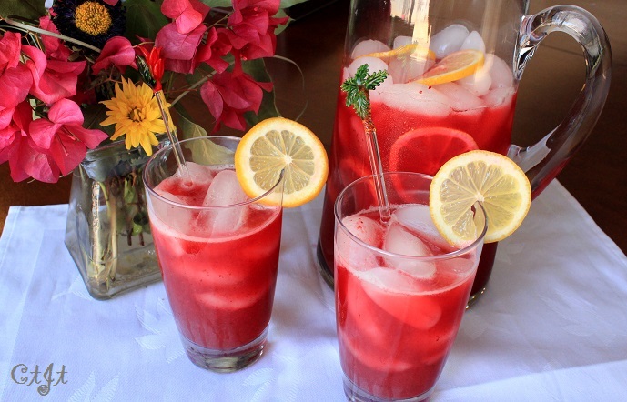 Fresh Bing Cherry Lemonade with fresh cherries, lemon juice and a little Sigona's Sicilian Lemon White Balsamic. Add vodka if it suits you.