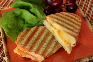 French-style Bartlett Pear Moo-na Lisa Cheese Panini IMG_8614_E_sm (3)