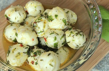 DIY Marinated Ciliegine Mozzarella with Fresh Herbs and Olive Oil IMG_8893_E_sm2