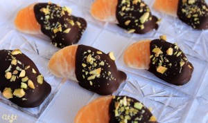 Chocolate Dipped Satsumas with Chopped Pistachios IMG_9117_E_sm