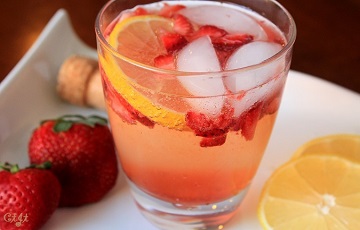 Strawberry Champagne muddle IMG_9634_E_sm_360px