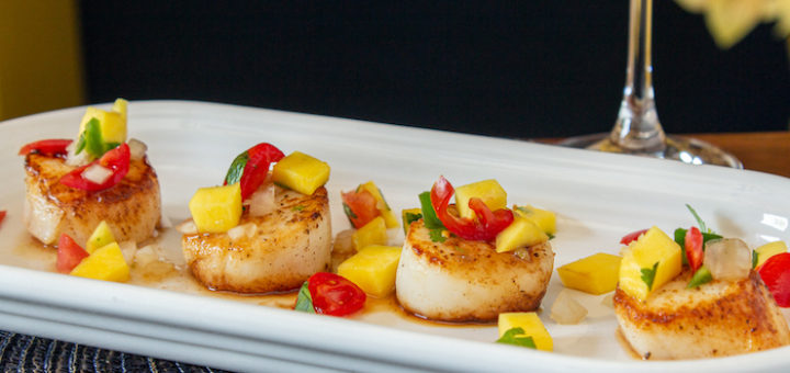 Seared scallops with a mango balsamic salsa