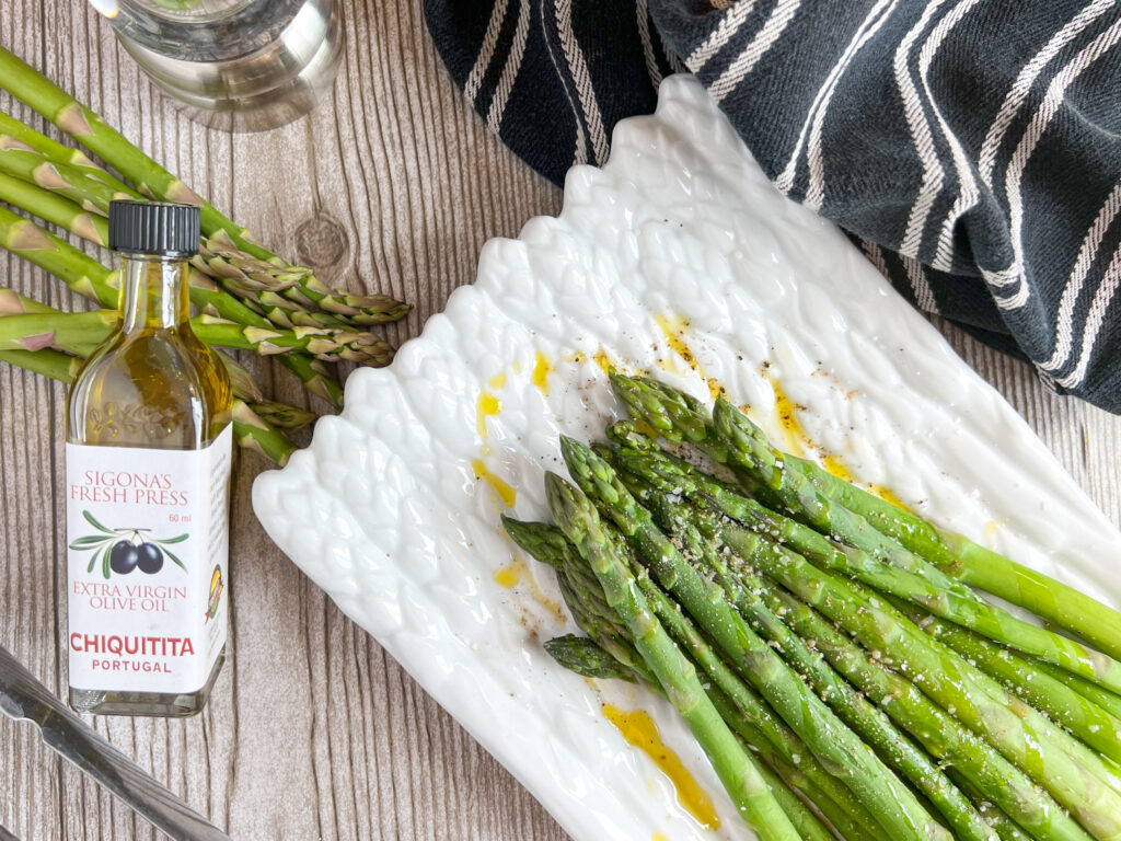 Simple Blanched Asparagus Drizzled with Olive Oil