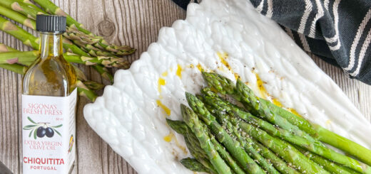 Simple Blanched Asparagus Drizzled with Olive Oil